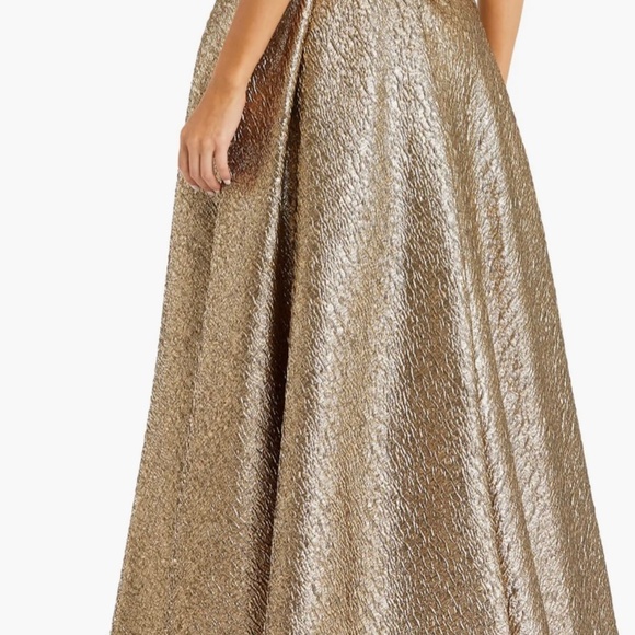 Mac Duggal Crinkle Metallic Ruffle One Shoulder Gown - Size 0 - Picture 3 of 4